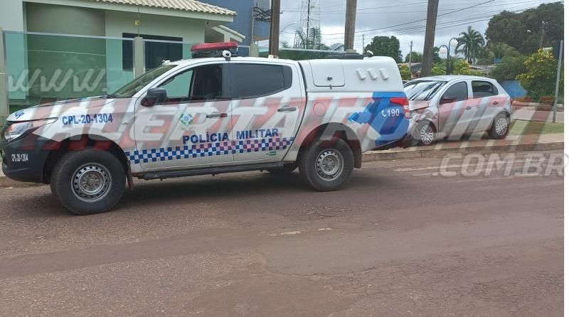 Colisão entre dois carros foi registrada nesta manhã de sábado em Rolim de Moura - Vídeo Colisão entre dois carros foi registrada nesta manhã de sábado em Rolim de Moura - Vídeo