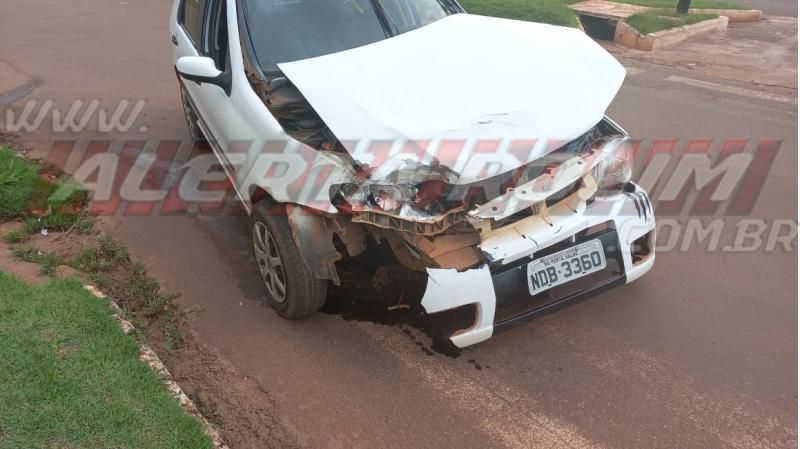 Colisão entre dois carros foi registrada nesta manhã de sábado em Rolim de Moura - Vídeo Colisão entre dois carros foi registrada nesta manhã de sábado em Rolim de Moura - Vídeo