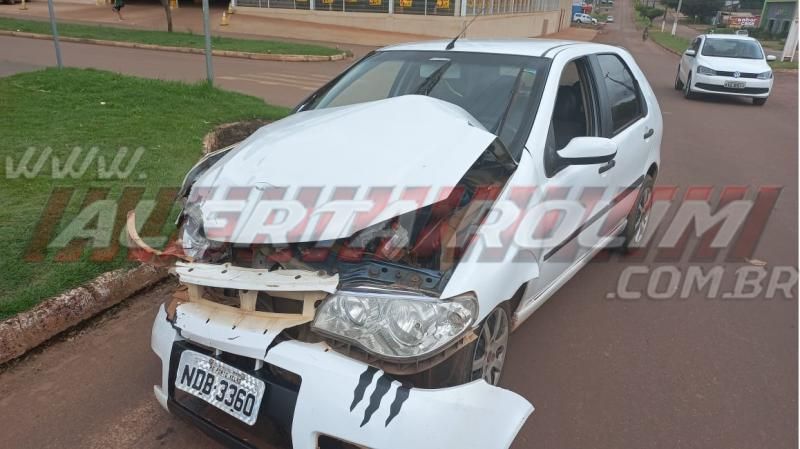 Colisão entre dois carros foi registrada nesta manhã de sábado em Rolim de Moura - Vídeo Colisão entre dois carros foi registrada nesta manhã de sábado em Rolim de Moura - Vídeo