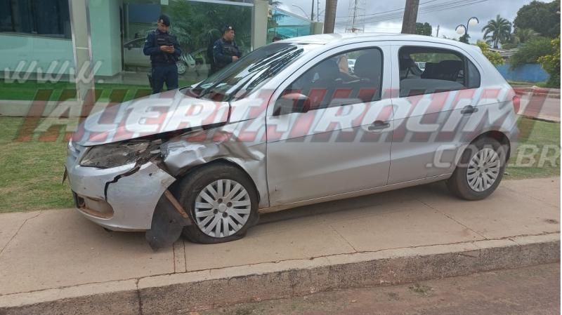 Colisão entre dois carros foi registrada nesta manhã de sábado em Rolim de Moura - Vídeo Colisão entre dois carros foi registrada nesta manhã de sábado em Rolim de Moura - Vídeo