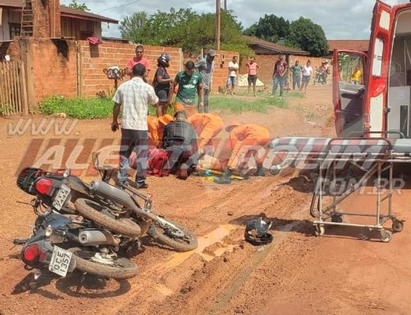 Colisão entre duas motos ocorreu na Rua Parnaíba neste domingo em Rolim de Moura Colisão entre duas motos ocorreu na Rua Parnaíba neste domingo em Rolim de Moura