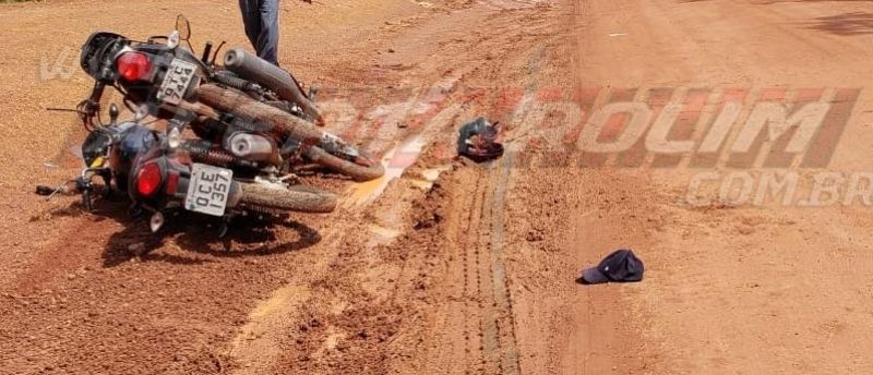 Colisão entre duas motos ocorreu na Rua Parnaíba neste domingo em Rolim de Moura Colisão entre duas motos ocorreu na Rua Parnaíba neste domingo em Rolim de Moura