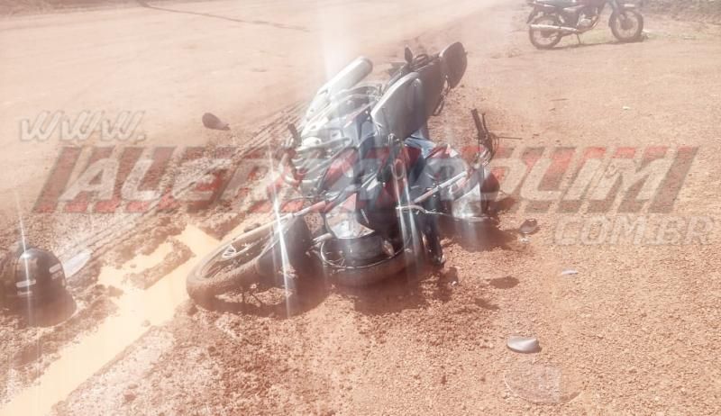 Colisão entre duas motos ocorreu na Rua Parnaíba neste domingo em Rolim de Moura Colisão entre duas motos ocorreu na Rua Parnaíba neste domingo em Rolim de Moura