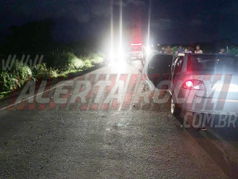 Motociclista sofre fratura após colidir frontalmente com carro na RO-010 em Rolim de Moura Motociclista sofre fratura após colidir frontalmente com carro na RO-010 em Rolim de Moura