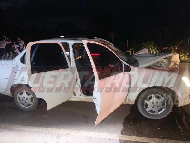 Motociclista sofre fratura após colidir frontalmente com carro na RO-010 em Rolim de Moura Motociclista sofre fratura após colidir frontalmente com carro na RO-010 em Rolim de Moura