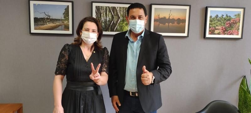 Com recursos de emenda da deputada Jaqueline Cassol Prefeito Aldo Júlio assina ordem de serviço para pavimentação asfáltica na Avenida Fortaleza entre Rio Verde e Esperantina Com recursos de emenda da deputada Jaqueline Cassol Prefeito Aldo Júlio assina ordem de serviço para pavimentação asfáltica na Avenida Fortaleza entre Rio Verde e Esperantina