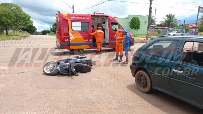 Condutor inabilitado invade via e ocasiona acidente em Rolim de Moura - Vídeo Condutor inabilitado invade via e ocasiona acidente em Rolim de Moura - Vídeo
