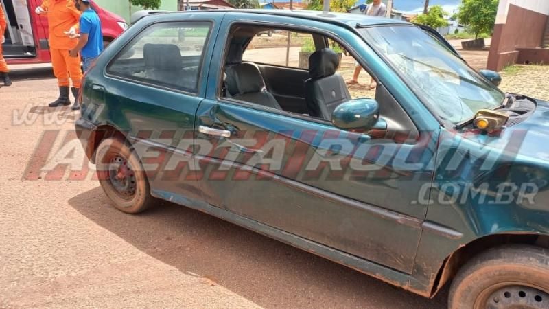 Condutor inabilitado invade via e ocasiona acidente em Rolim de Moura - Vídeo Condutor inabilitado invade via e ocasiona acidente em Rolim de Moura - Vídeo