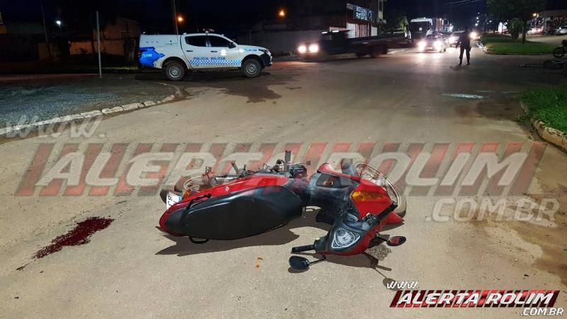 Duas mulheres foram socorridas pelos Bombeiros após colisão de duas motocicletas no centro de Rolim de Moura Duas mulheres foram socorridas pelos Bombeiros após colisão de duas motocicletas no centro de Rolim de Moura