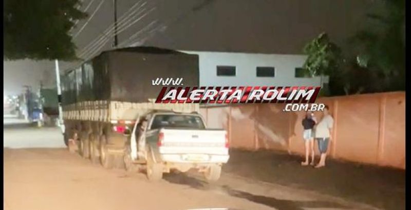 Durante a madrugada, condutor de caminhonete bateu na traseira de carreta estacionada em Rolim de Moura Durante a madrugada, condutor de caminhonete bateu na traseira de carreta estacionada em Rolim de Moura