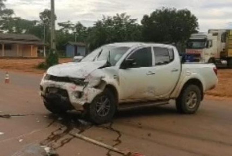 Funcionária de frigorífico morre após ter seu carro atingido por caminhonete em São Miguel do Guaporé - veja o vídeo Funcionária de frigorífico morre após ter seu carro atingido por caminhonete em São Miguel do Guaporé - veja o vídeo