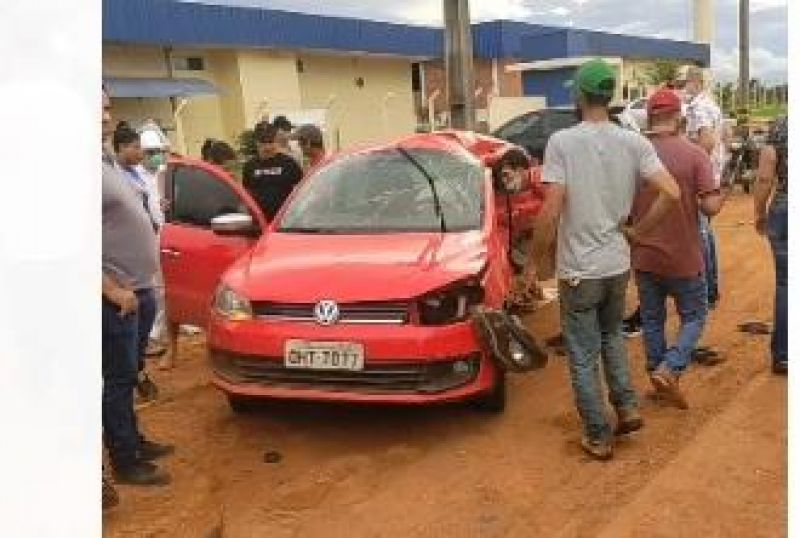 Funcionária de frigorífico morre após ter seu carro atingido por caminhonete em São Miguel do Guaporé - veja o vídeo Funcionária de frigorífico morre após ter seu carro atingido por caminhonete em São Miguel do Guaporé - veja o vídeo