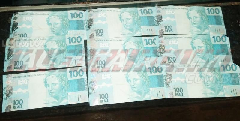 Homem abastece durante a madrugada e foge após repassar R$900,00 em notas falsas em Rolim de Moura Homem abastece durante a madrugada e foge após repassar R$900,00 em notas falsas em Rolim de Moura