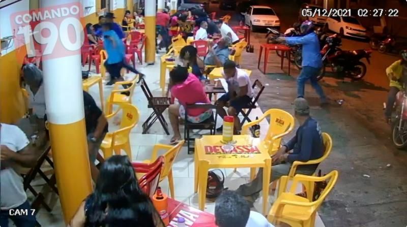 Homem é morto a tiros enquanto bebia cerveja em lanchonete de Ji-Paraná Homem é morto a tiros enquanto bebia cerveja em lanchonete de Ji-Paraná