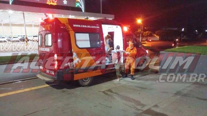 Homem leva dois tiros no pescoço no Jatobá II em Rolim de Moura; Criminosos também tentaram matar seu irmão nos últimos dias, mas arma falhou três vezes - Vídeo Homem leva dois tiros no pescoço no Jatobá II em Rolim de Moura; Criminosos também tentaram matar seu irmão nos últimos dias, mas arma falhou três vezes - Vídeo