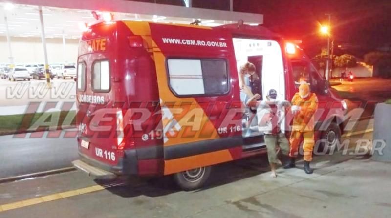 Homem leva dois tiros no pescoço no Jatobá II em Rolim de Moura; Criminosos também tentaram matar seu irmão nos últimos dias, mas arma falhou três vezes - Vídeo Homem leva dois tiros no pescoço no Jatobá II em Rolim de Moura; Criminosos também tentaram matar seu irmão nos últimos dias, mas arma falhou três vezes - Vídeo