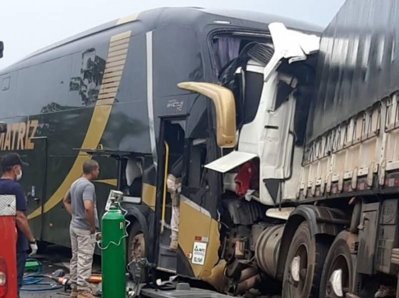 Identificadas as três vítimas fatais do acidente entre ônibus e carreta na BR-364 entre Médici e Cacoal