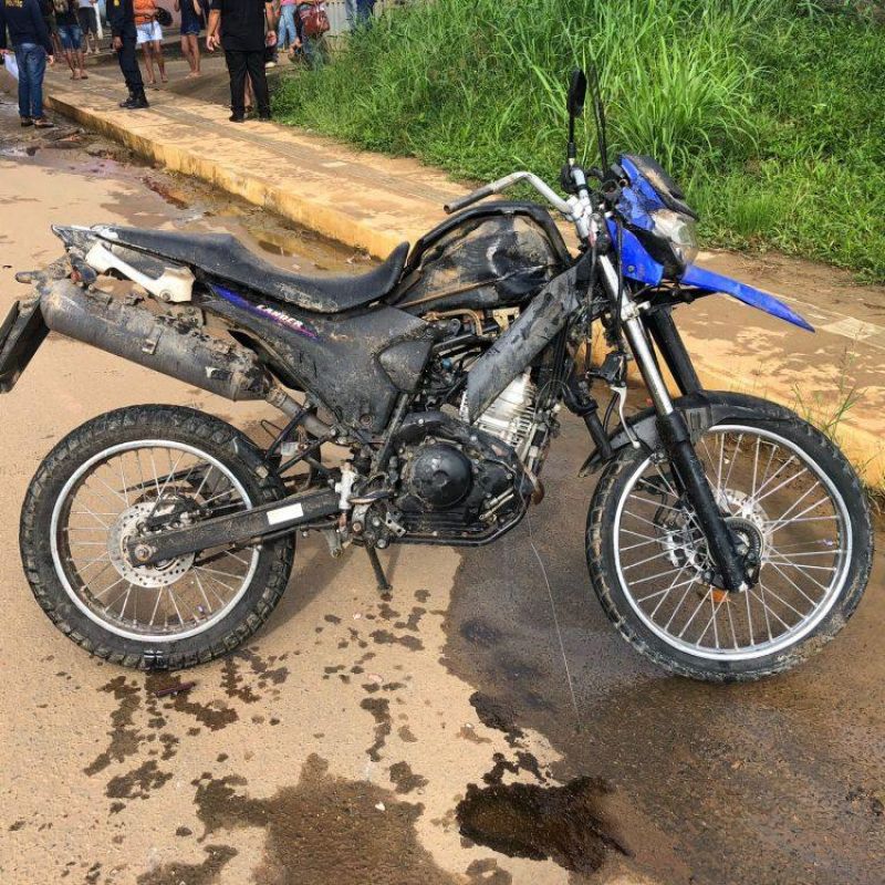 Jovem perde a vida após colidir motocicleta em caminhão estacionado, em RO Jovem perde a vida após colidir motocicleta em caminhão estacionado, em RO