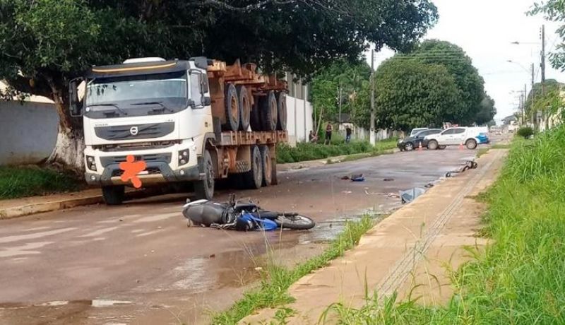 Jovem perde a vida após colidir motocicleta em caminhão estacionado, em RO Jovem perde a vida após colidir motocicleta em caminhão estacionado, em RO