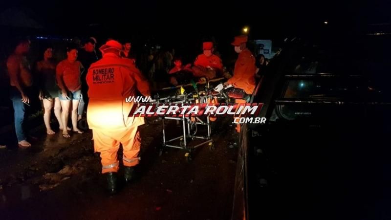 Motociclista foi socorrido pelo Corpo de Bombeiros após colidir frontalmente em carro no bairro Beira Rio Motociclista foi socorrido pelo Corpo de Bombeiros após colidir frontalmente em carro no bairro Beira Rio