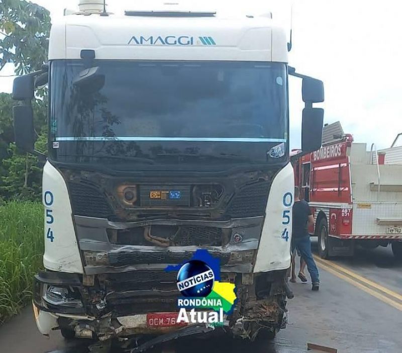 Pai e filho morrem em grave acidente na BR-364 entre Ji-Paraná e Presidente Médici Pai e filho morrem em grave acidente na BR-364 entre Ji-Paraná e Presidente Médici