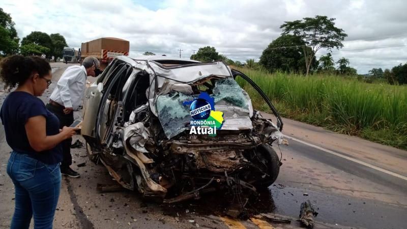 Pai e filho morrem em grave acidente na BR-364 entre Ji-Paraná e Presidente Médici Pai e filho morrem em grave acidente na BR-364 entre Ji-Paraná e Presidente Médici