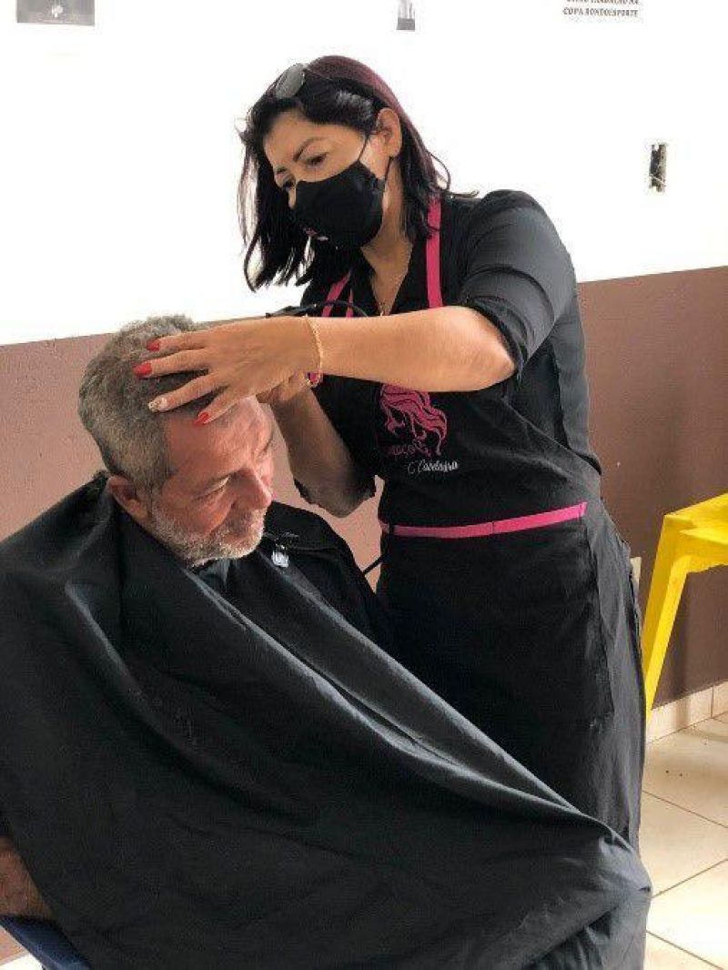 Pessoas, em situação de rua, de Rolim de Moura recebem atenção e carinho do poder público Pessoas, em situação de rua, de Rolim de Moura recebem atenção e carinho do poder público