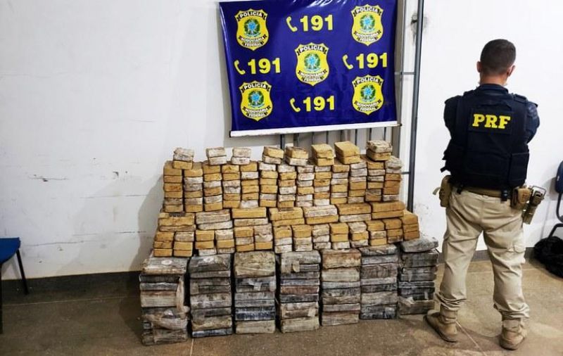 PRF de MT apreende mais de 500 kg de droga em carreta que saiu de Rolim de Moura - Veja o video PRF de MT apreende mais de 500 kg de droga em carreta que saiu de Rolim de Moura - Veja o video