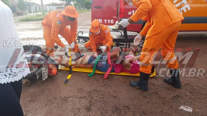 Terceiro acidente de trânsito do dia envolveu carro e moto e deixou uma pessoa ferida em Rolim de Moura - Vídeo Terceiro acidente de trânsito do dia envolveu carro e moto e deixou uma pessoa ferida em Rolim de Moura - Vídeo