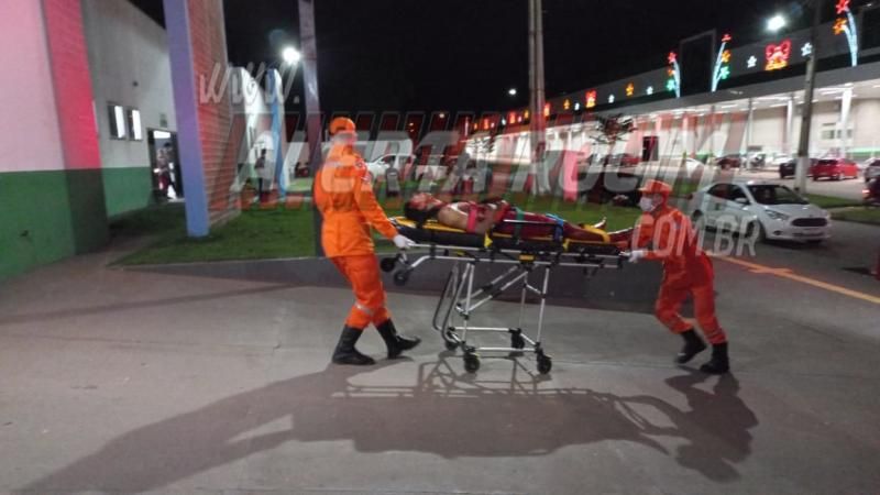 PM troca tiros com criminoso que tentou matar homem na noite de quarta-feira em Rolim de Moura; A vítima foi atingida quatro vezes – Vídeo PM troca tiros com criminoso que tentou matar homem na noite de quarta-feira em Rolim de Moura; A vítima foi atingida quatro vezes – Vídeo