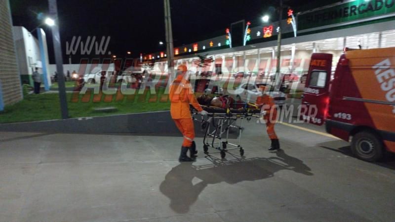 PM troca tiros com criminoso que tentou matar homem na noite de quarta-feira em Rolim de Moura; A vítima foi atingida quatro vezes – Vídeo PM troca tiros com criminoso que tentou matar homem na noite de quarta-feira em Rolim de Moura; A vítima foi atingida quatro vezes – Vídeo