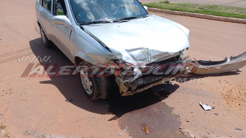 Acidente de trânsito envolvendo três veículos foi registrado nesta quinta-feira em Rolim de Moura - Vídeo Acidente de trânsito envolvendo três veículos foi registrado nesta quinta-feira em Rolim de Moura - Vídeo