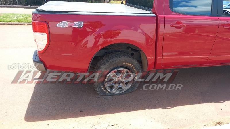 Acidente de trânsito envolvendo três veículos foi registrado nesta quinta-feira em Rolim de Moura - Vídeo Acidente de trânsito envolvendo três veículos foi registrado nesta quinta-feira em Rolim de Moura - Vídeo