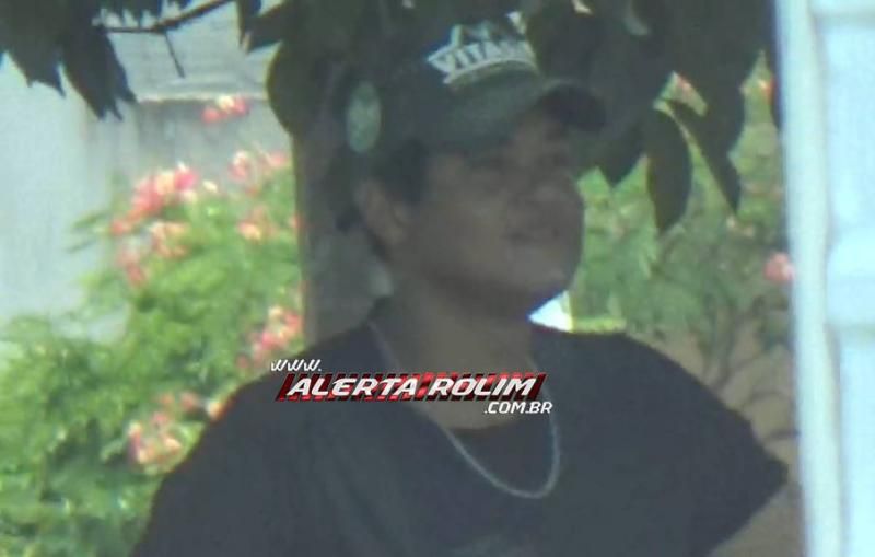 Acusado de roubo em Cacoal, com mais de 8 anos de prisão decretada foi preso pela PM em Rolim de Moura; assista ao vídeo do momento da prisão Acusado de roubo em Cacoal, com mais de 8 anos de prisão decretada foi preso pela PM em Rolim de Moura; assista ao vídeo do momento da prisão