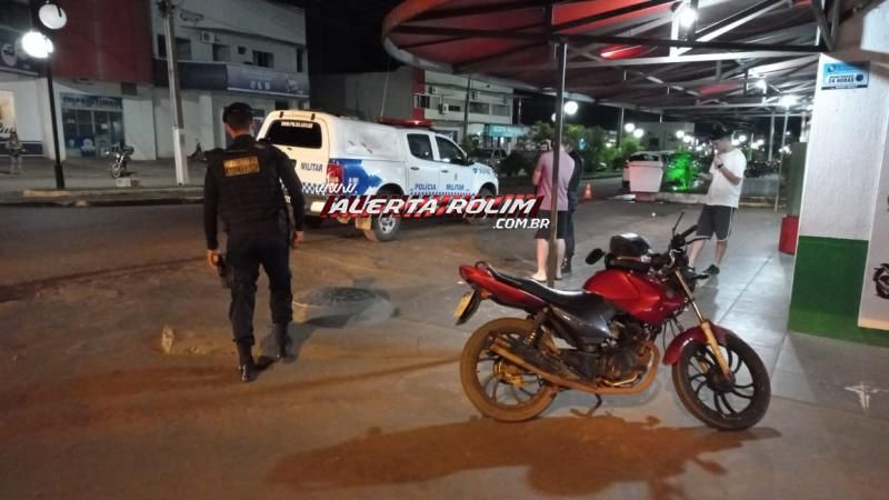 Colisão entra carro e moto na noite de sexta-feira resultou em um ferido em Rolim de Moura Colisão entra carro e moto na noite de sexta-feira resultou em um ferido em Rolim de Moura