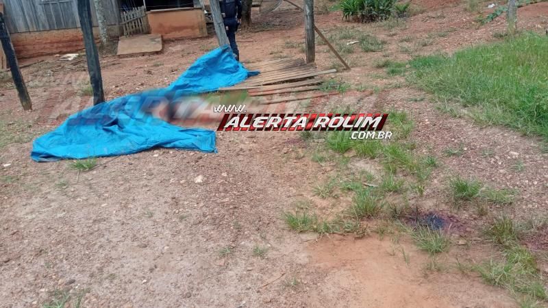 Homem foi preso pela Polícia Militar logo após matar mulher com vários golpes de canivete em Alto Alegre dos Parecis Homem foi preso pela Polícia Militar logo após matar mulher com vários golpes de canivete em Alto Alegre dos Parecis