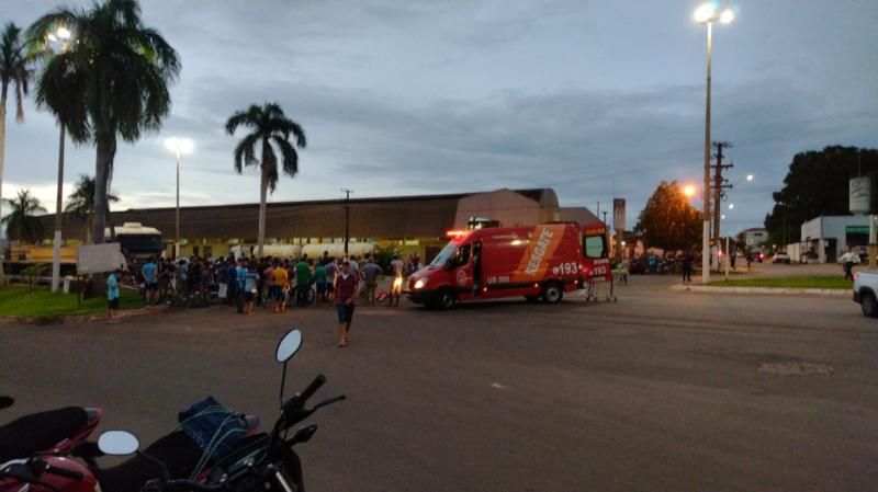 Homem morre após ter sua moto atingida por carro na BR-364 em Cacoal Homem morre após ter sua moto atingida por carro na BR-364 em Cacoal