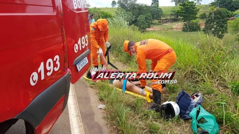 Motociclista e passageira sofrem queda de moto, após pneu furar na RO-383 zona rural de Rolim de Moura Motociclista e passageira sofrem queda de moto, após pneu furar na RO-383 zona rural de Rolim de Moura
