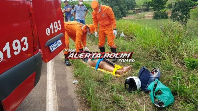 Motociclista e passageira sofrem queda de moto, após pneu furar na RO-383 zona rural de Rolim de Moura Motociclista e passageira sofrem queda de moto, após pneu furar na RO-383 zona rural de Rolim de Moura