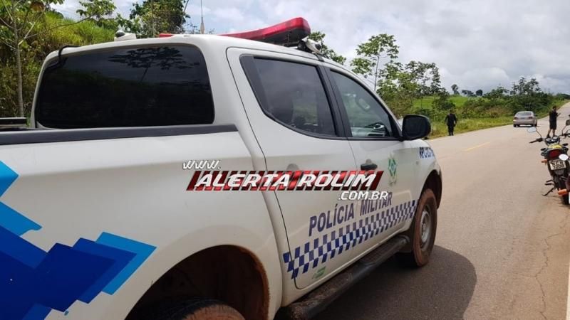 Motociclista e passageira sofrem queda de moto, após pneu furar na RO-383 zona rural de Rolim de Moura Motociclista e passageira sofrem queda de moto, após pneu furar na RO-383 zona rural de Rolim de Moura