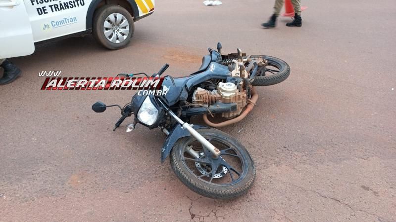 Mulher fratura perna em acidente envolvendo carro e moto nesta tarde de sexta-feira em Rolim de Moura - Vídeo 