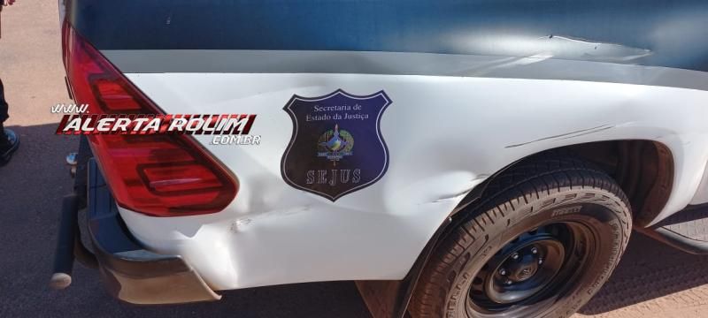 No Jequitibá, motociclista avança preferencial, atinge viatura do GAPE e foge do local, em Rolim de Moura No Jequitibá, motociclista avança preferencial, atinge viatura do GAPE e foge do local, em Rolim de Moura