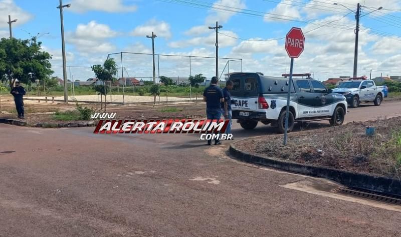 No Jequitibá, motociclista avança preferencial, atinge viatura do GAPE e foge do local, em Rolim de Moura No Jequitibá, motociclista avança preferencial, atinge viatura do GAPE e foge do local, em Rolim de Moura