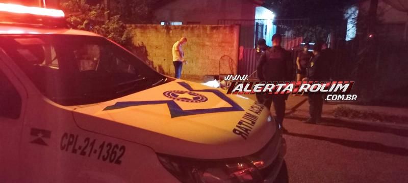 ATUALIZADA - Dupla executa jovem com tiro na cabeça nesta noite no Jatobá II em Rolim de Moura - Vídeo ATUALIZADA - Dupla executa jovem com tiro na cabeça nesta noite no Jatobá II em Rolim de Moura - Vídeo