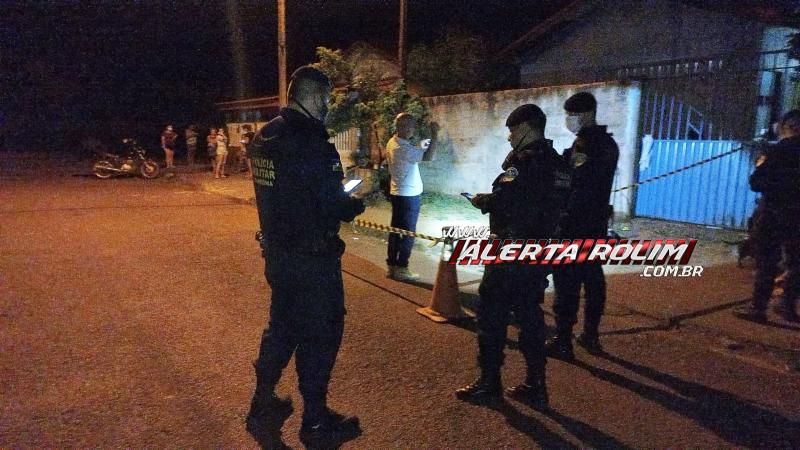 ATUALIZADA - Dupla executa jovem com tiro na cabeça nesta noite no Jatobá II em Rolim de Moura - Vídeo ATUALIZADA - Dupla executa jovem com tiro na cabeça nesta noite no Jatobá II em Rolim de Moura - Vídeo