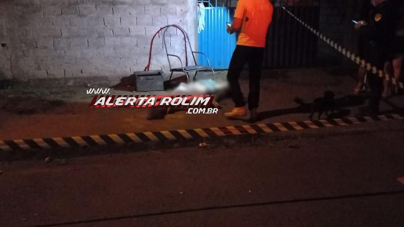ATUALIZADA - Dupla executa jovem com tiro na cabeça nesta noite no Jatobá II em Rolim de Moura - Vídeo ATUALIZADA - Dupla executa jovem com tiro na cabeça nesta noite no Jatobá II em Rolim de Moura - Vídeo