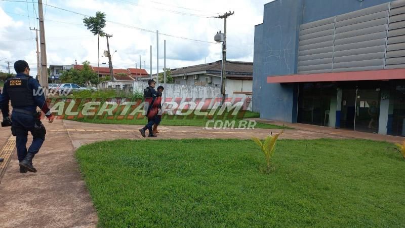 Vídeo – “Blade”, foragido da Justiça foi recapturado pela Polícia Militar em Rolim de Moura Vídeo – “Blade”, foragido da Justiça foi recapturado pela Polícia Militar em Rolim de Moura