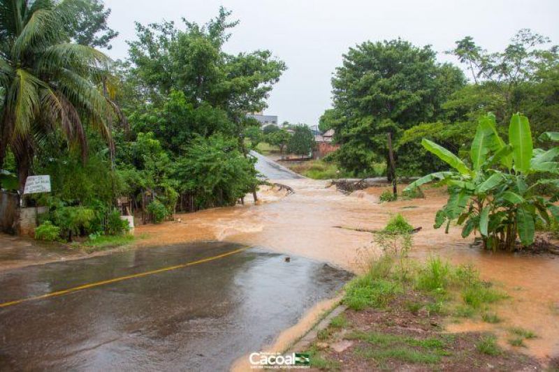 Cacoal - Mais de 100 famílias tiveram as casas afetadas pela água Cacoal - Mais de 100 famílias tiveram as casas afetadas pela água
