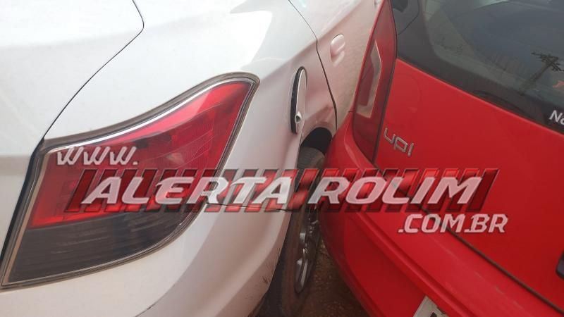 Cinco carros ficaram danificados após acidente de trânsito no Centro de Rolim de Moura - Vídeo Cinco carros ficaram danificados após acidente de trânsito no Centro de Rolim de Moura - Vídeo
