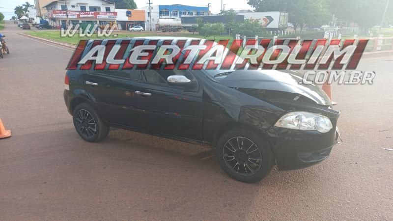 Cinco carros ficaram danificados após acidente de trânsito no Centro de Rolim de Moura - Vídeo Cinco carros ficaram danificados após acidente de trânsito no Centro de Rolim de Moura - Vídeo